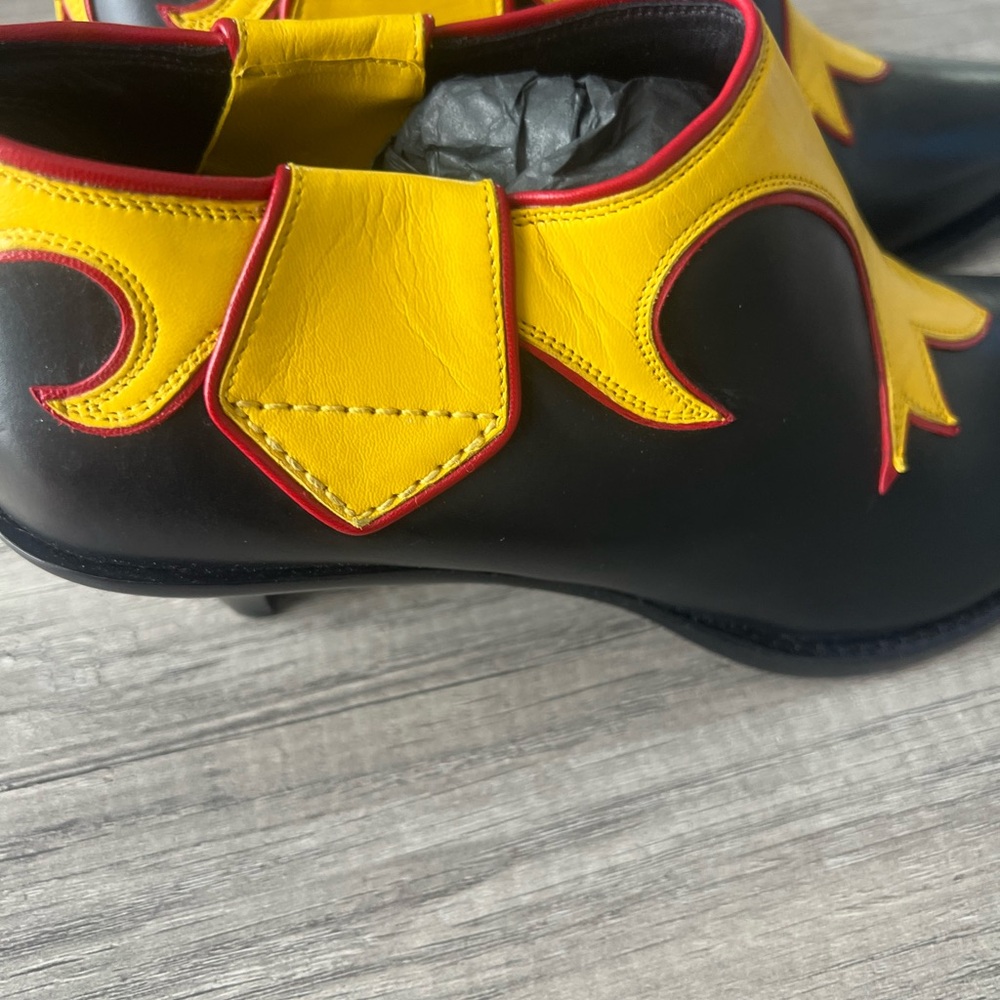 Miu Miu Black and Yellow Pointed Leather cowboy boots - Picture 5 of 7